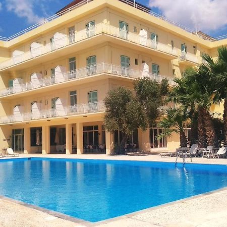 Nireus Hotel Néa Mákri エクステリア 写真