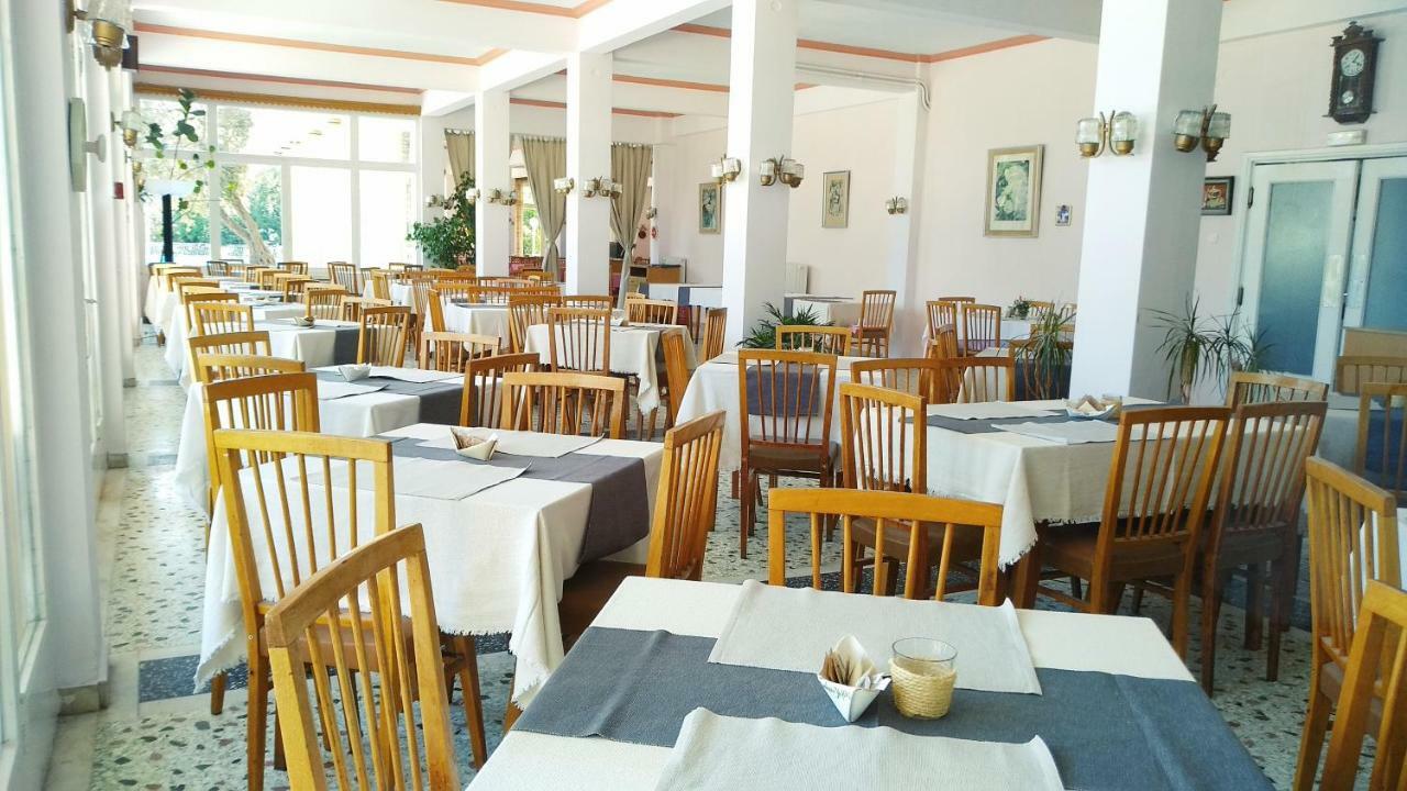 Nireus Hotel Néa Mákri エクステリア 写真