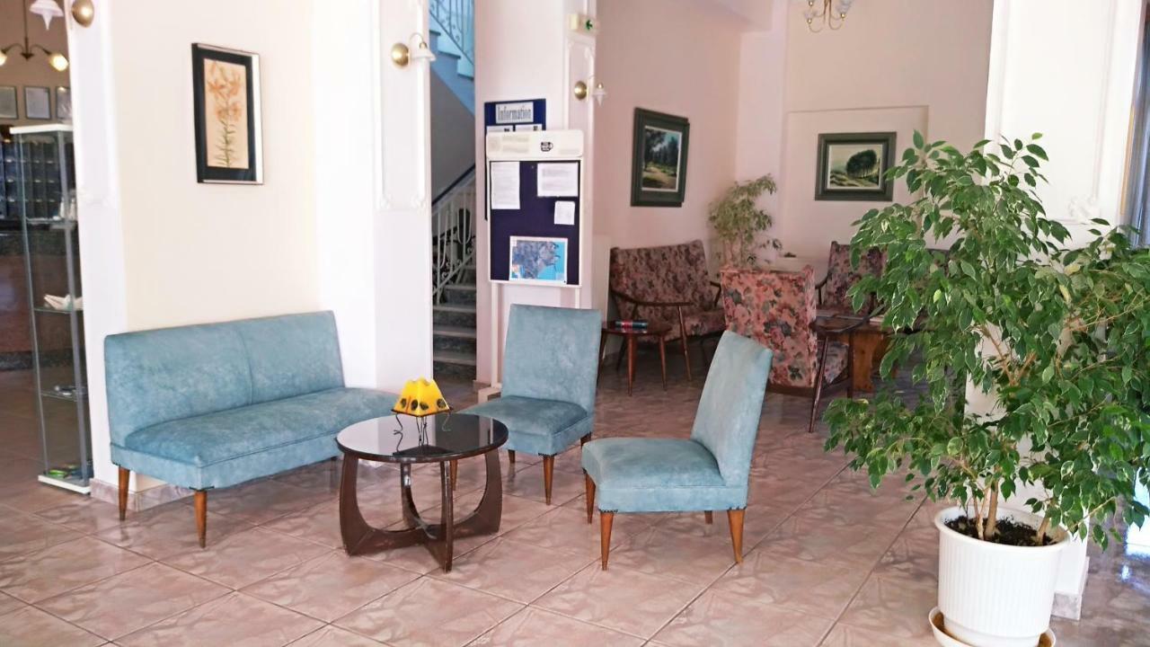 Nireus Hotel Néa Mákri エクステリア 写真
